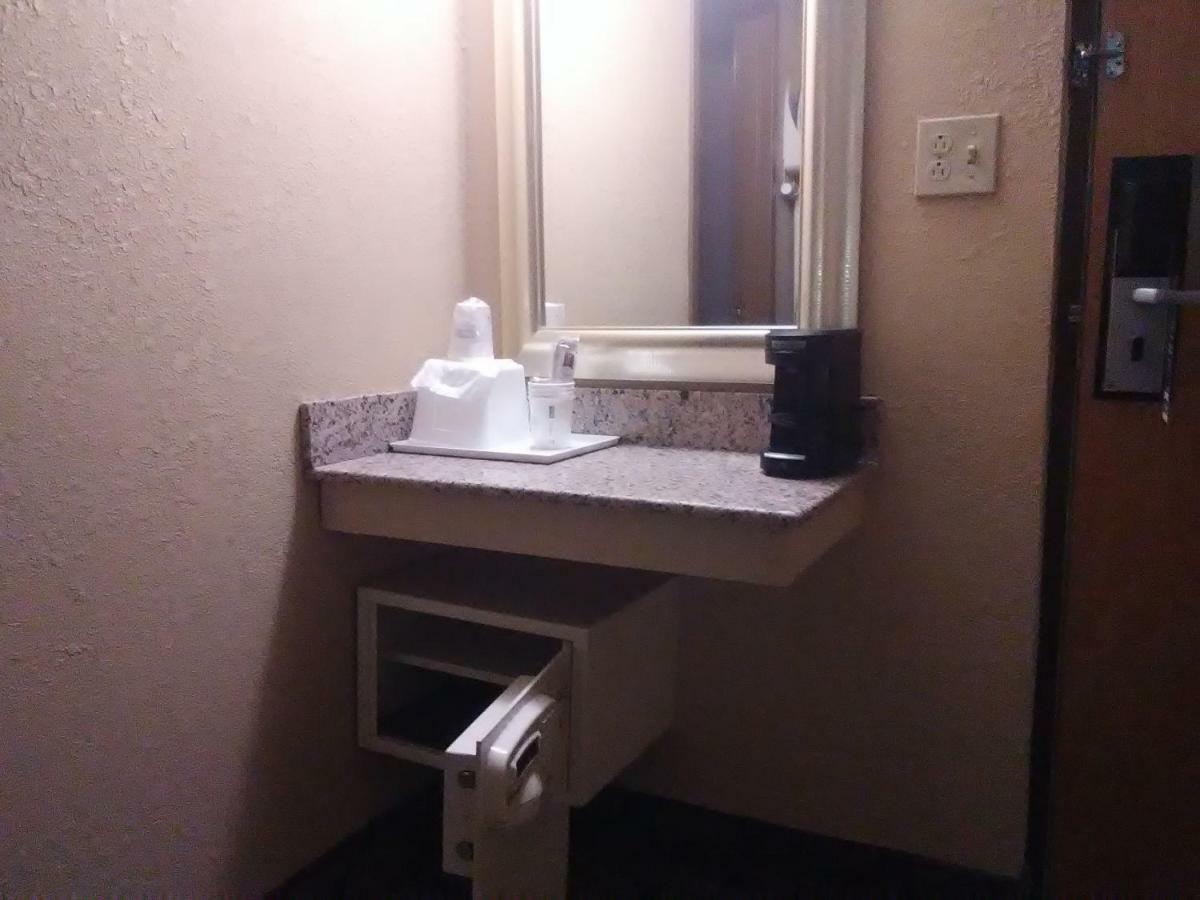 Travelodge By Wyndham Bloomington Kültér fotó